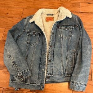 Levi's Denim Jacket with Sherpa Lining Size Large